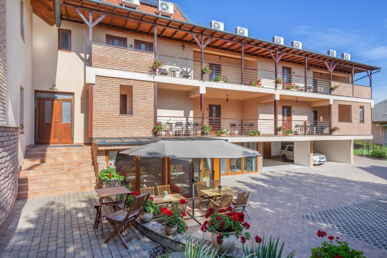 Vegvar Spa Apartman Gyula Exteriér fotografie